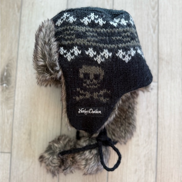 Harley-Davidson Black and Gray Knit Hat and matching scarf - Picture 10 of 16